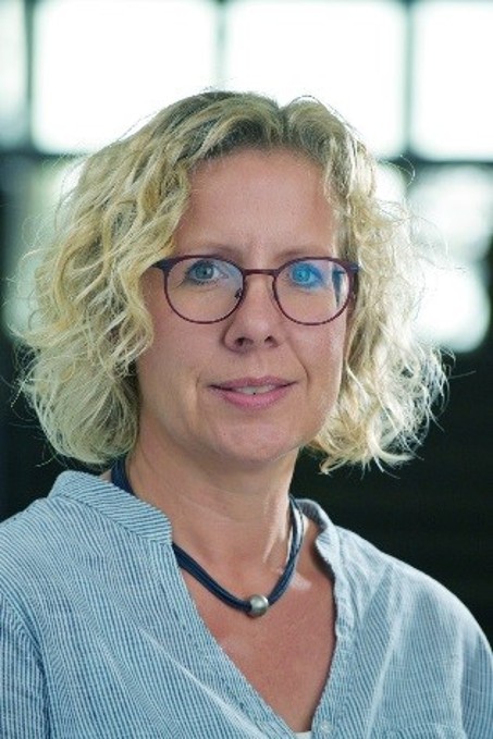Frau Daniela Kösters