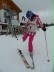 Eine Schülerin auf Skiern.